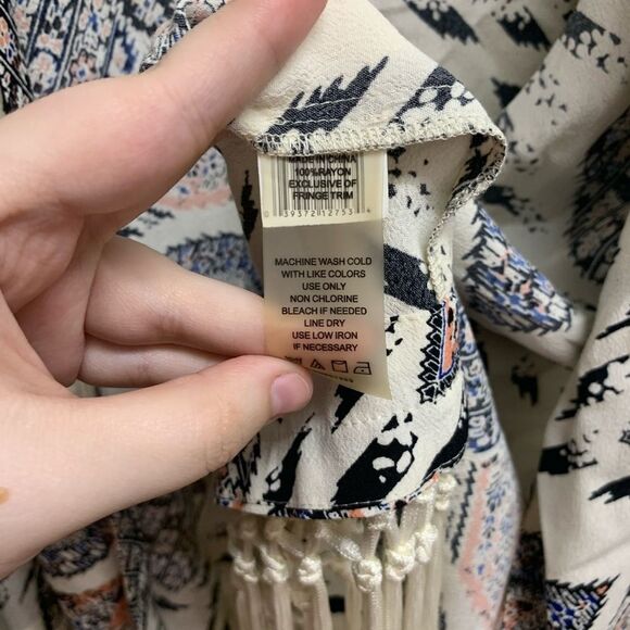 Vince Camuto Plus Size Pink Blue Paisley Geometric Boho Fringe Kimono SZ 3X - Picture 7 of 7